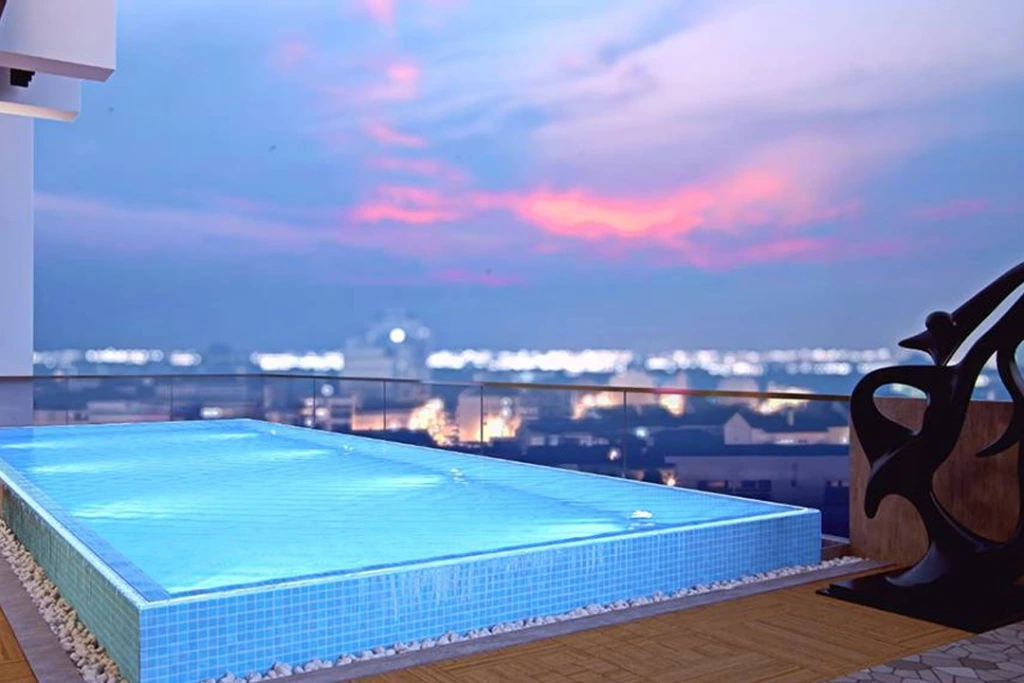 Leo-Tower-by-DLH-Off-New-Link-Road-Andheri-West-–-Luxury-36-Storey-Residential-Tower